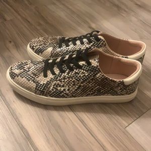 Cushionare slide on tennis shoes 8.5 snakeskin